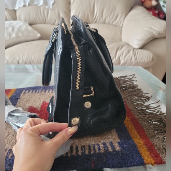 Black Shoulder Bag with extra strap - Picture 2 of 11